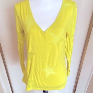 Long sleeve v neck star shirt